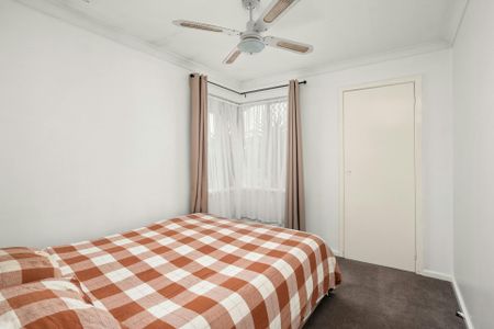 BEAUTIFULLY PRESENTED HOME! - Photo 4