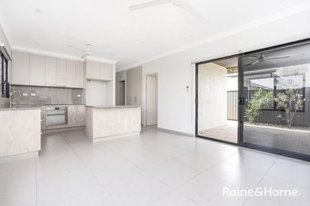 Beautifully Presented Home in Highly Sought-After Zuccoli - Photo 5