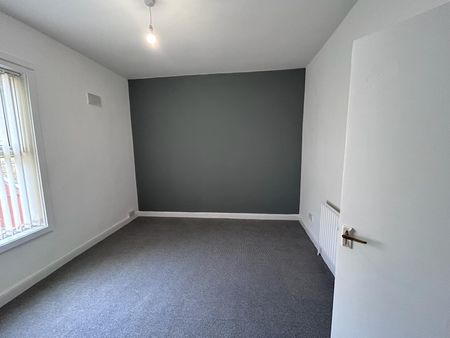 22 Eastfield Lane, Castleford, WF10 4LD - Photo 2