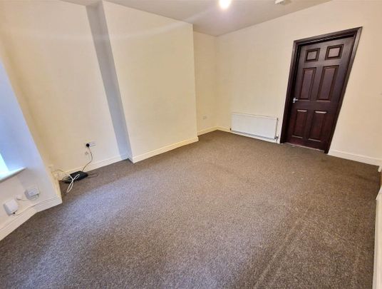 Flat 1, 12 Lockwood Road, DN1 - Photo 1