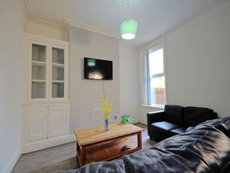 1 bedroom in a house share to rent - Photo 2