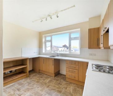 3 bedroom detached bungalow to rent - Photo 3