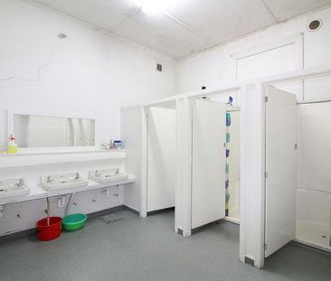 28 Bedroom Studio Complex Open ended tenancies - Available Now - Photo 2