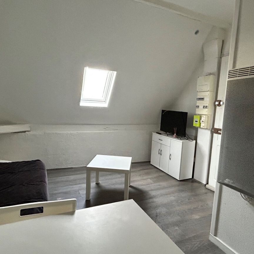 Location Appartement 1 pièce 12m² - Photo 1