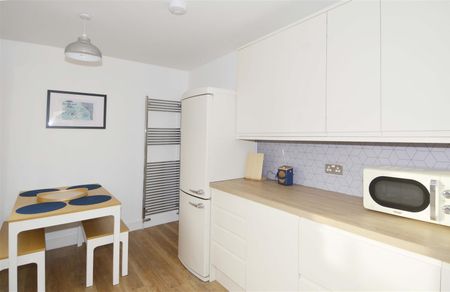 2 Bed House - End Terrace - Photo 5