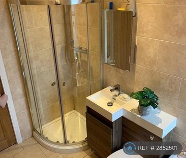 1 bedroom in a house share to rent - Photo 4