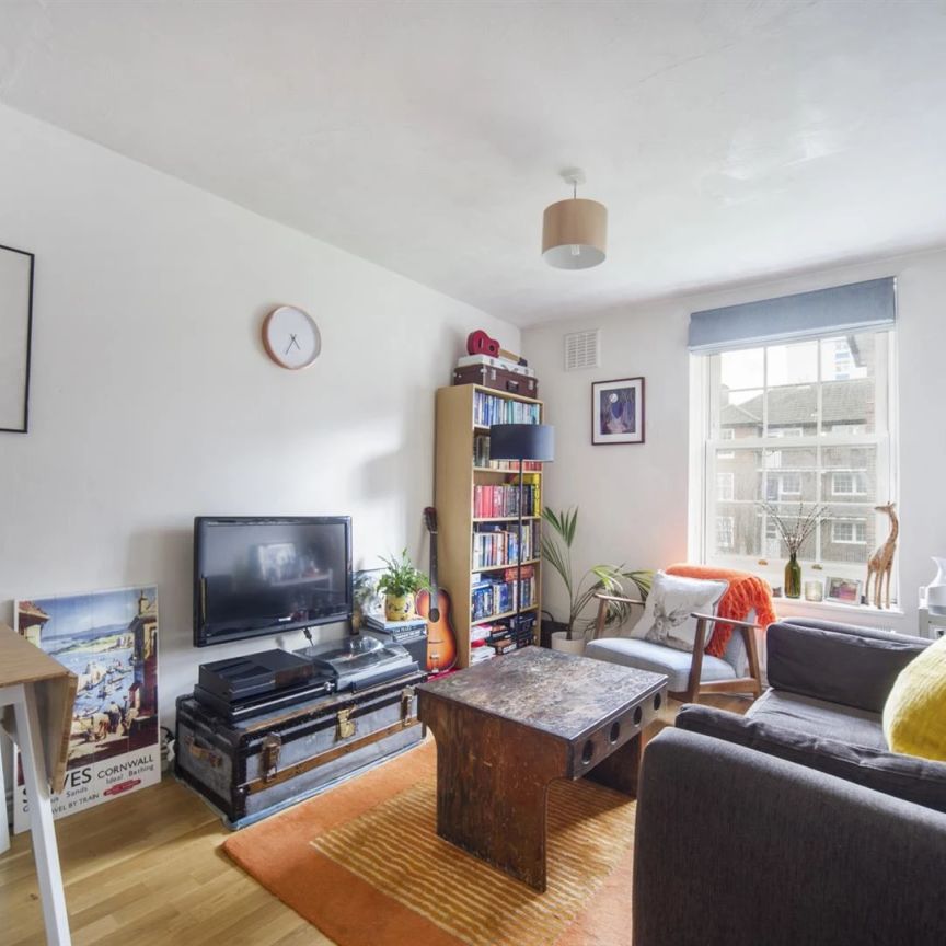 2 Bedroom Flat - Purpose Built - Photo 1