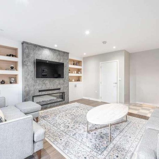 Fry Lane, Edgware, HA8 - Photo 1