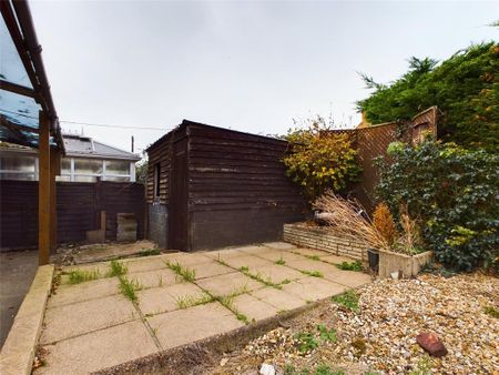 2 bedroom semi-detached house to rent - Photo 4