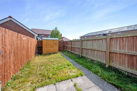 Charming mid-terrace home offering versatile living space, private garden, off-street parking and car port - Photo 4