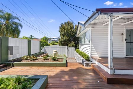 55 Brinawa Street, Camp Hill QLD 4152 - House For Rent | Domain - Photo 4