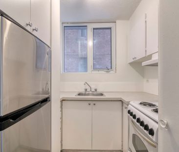 1975 Maisonneuve Blvd West - Photo 2