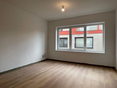 Gerenoveerd appartement op 1ste verdieping met 2 slaapkamers - Foto 4