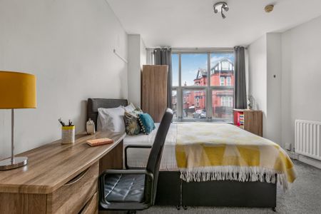 32 BRUDENELL AVENUE Leeds - LS6 1HD - Photo 4