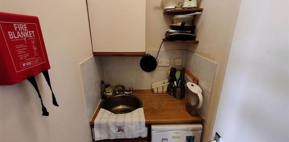 Studio to rent - Photo 2