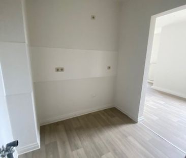 Helle 4 Zimmerwohnung + Balkon + Wannenbad +optional Garage in Brun... - Photo 4