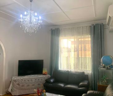 Spacious 4-Bedroom Family Home with Sunroom - Photo 1