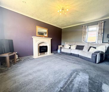 5 bedroom detached bungalow to rent - Photo 2