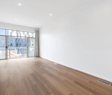 3 bedroom townhouse in the CBD! - Photo 6