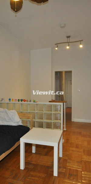 LARGE, bright 4 bedroom flat at Bloor and Bathurst - Photo 1