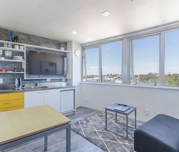 Modern, Clean, Safe 2BR Apt with Pool & Parking - Photo 3