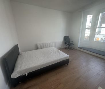 West Street, Fareham - Photo 3