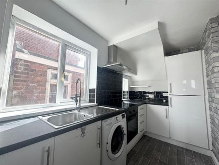 2 bedroom semi-detached house to rent - Photo 4