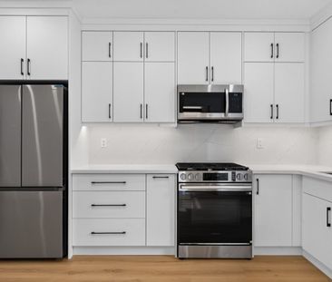 484 Westmount Avenue apartment — Toronto, ON (3-Bedroom) - 3 Bedroom - Photo 4