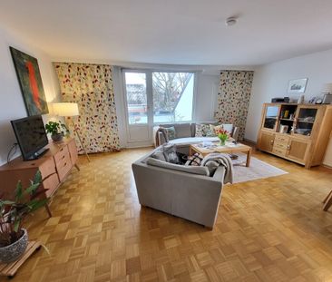Erholung am Waldrand: Gepflegte 2-Zimmer Dachgeschoss-Wohnung mit S... - Foto 1