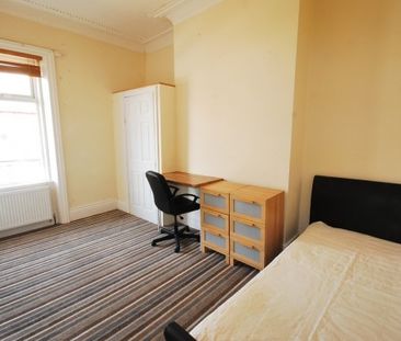 5 Bed - Warton Terrace, Heaton - Photo 2