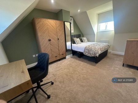 1 bedroom in a house share to rent - Photo 2