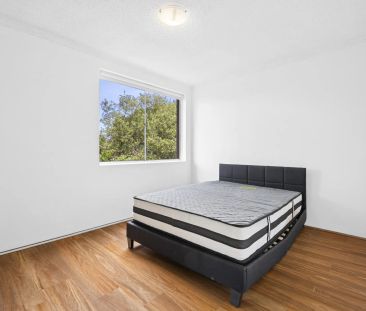 Stylish Freshwater Apartment – 6 Month Lease & Utilities - Photo 2