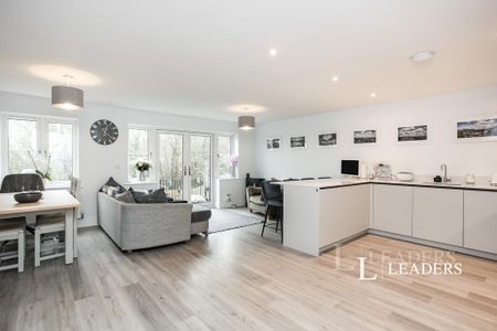 4 bedroom semi-detached house to rent - Photo 3