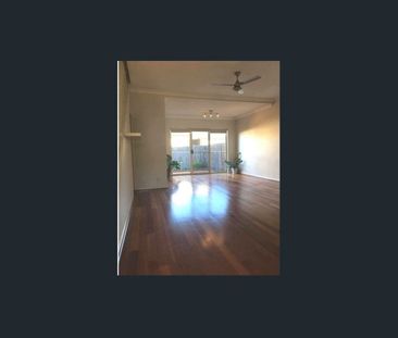 3 Bedrooms Townhouse with study in the main bedroom - Photo 2