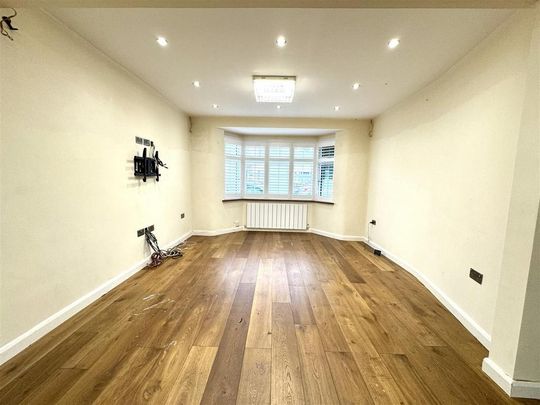 4 bedroom end of terrace house to rent - Photo 1