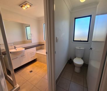 NO FURTHER INSPECTIONS- MODERN AIR CONDITIONED HOME WITH SOLAR - Photo 6