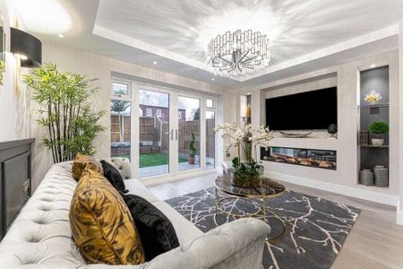 3 bedroom end of terrace house to rent - Photo 2