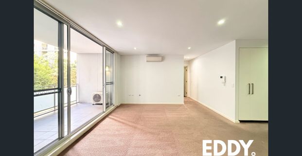 North-East Facing | Spacious | Quiet | Open Balcony | Kitchen Island | Bathtub - Photo 1