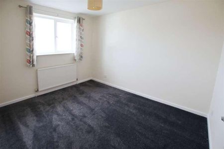 East House Avenue, Stubbington, PO14 - Photo 4