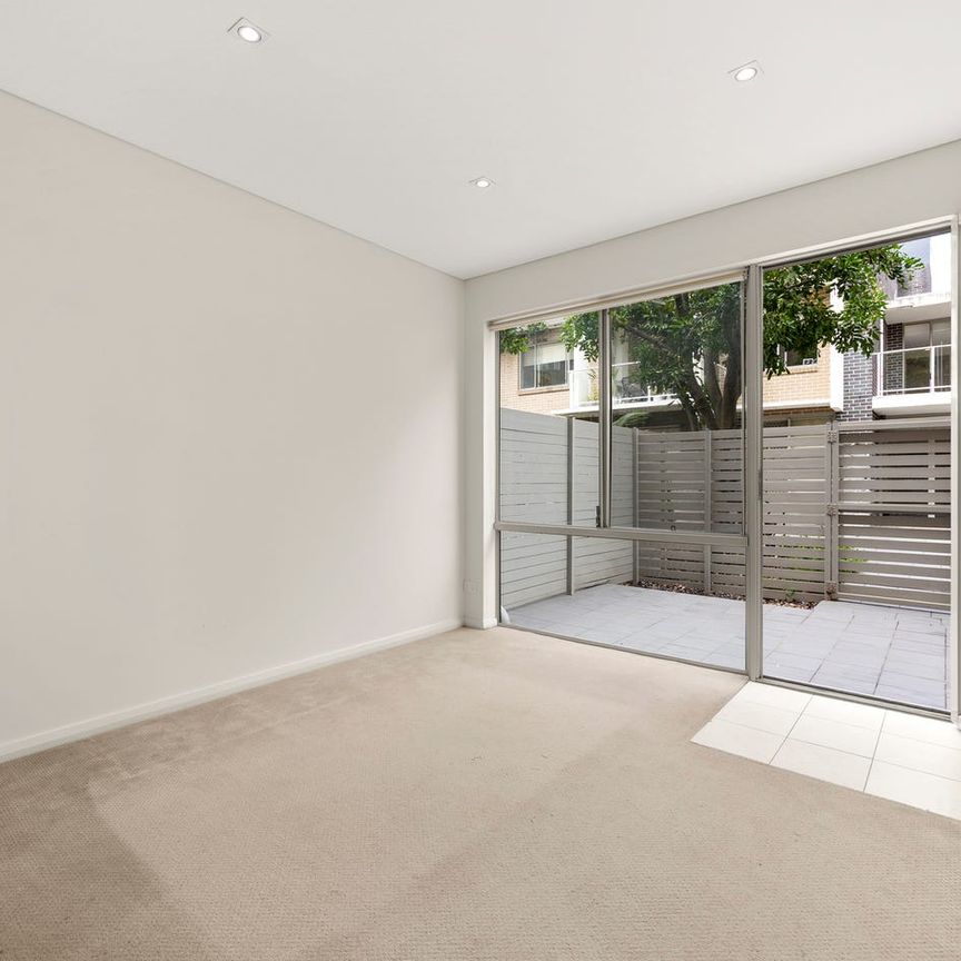 Modern Ground Floor Living with Courtyard - Photo 1
