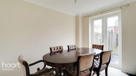 4 bedroom terraced house to rent - Photo 3