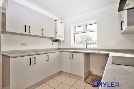 3 bedroom semi-detached house to rent - Photo 3