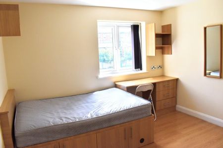 5 bedroom townhouse to rent - Photo 3