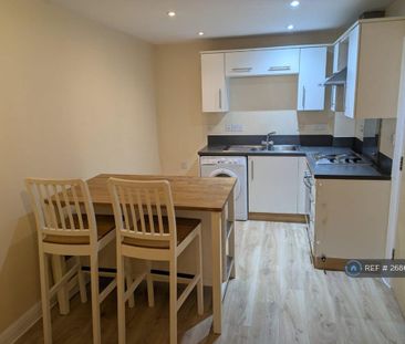 2 bedroom flat to rent - Photo 2