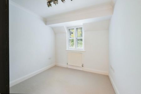 3 bedroom apartment to rent - Photo 4