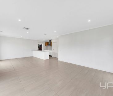 Stylish Double-Storey Home Offering Space, Comfort & Coastal Lifest... - Photo 5