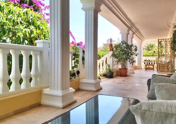 LONG TERM RENTAL. Spacious villa with 6 bedrooms for rent.