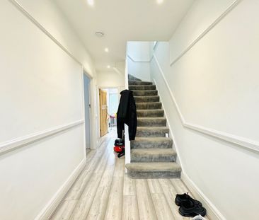 3 Bed Semi-Detached House, Woodside Avenue, SE25 - Photo 1