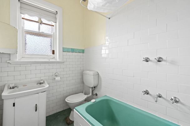 Low maintenance unit in the perfect beachside location - Photo 1