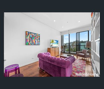 FULLY FURNISHED WATERFRONT HAVEN WITH PARK & WATER VIEWS - Photo 3